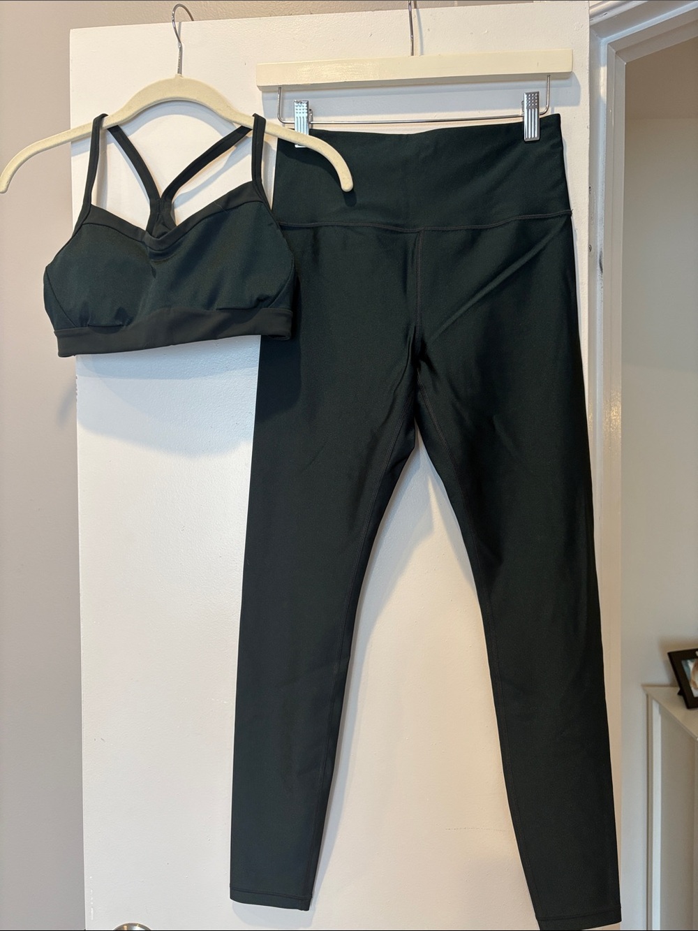 Athleta hunter green Women’s elation sheen legging with matching sports bra
